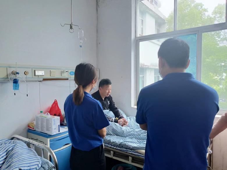 探望員工送真情，殷切關(guān)懷暖人心——昂仕科技慰問受傷員工！(圖2)